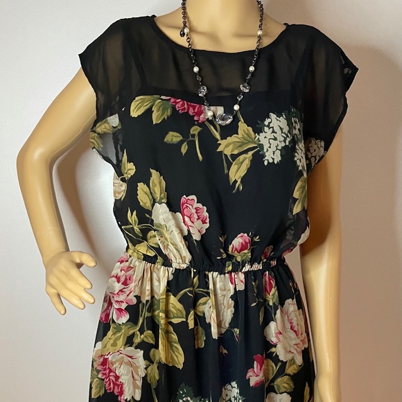 Band of Gypsies Dresses & Skirts - Band of Gypsies black floral, high low dress!